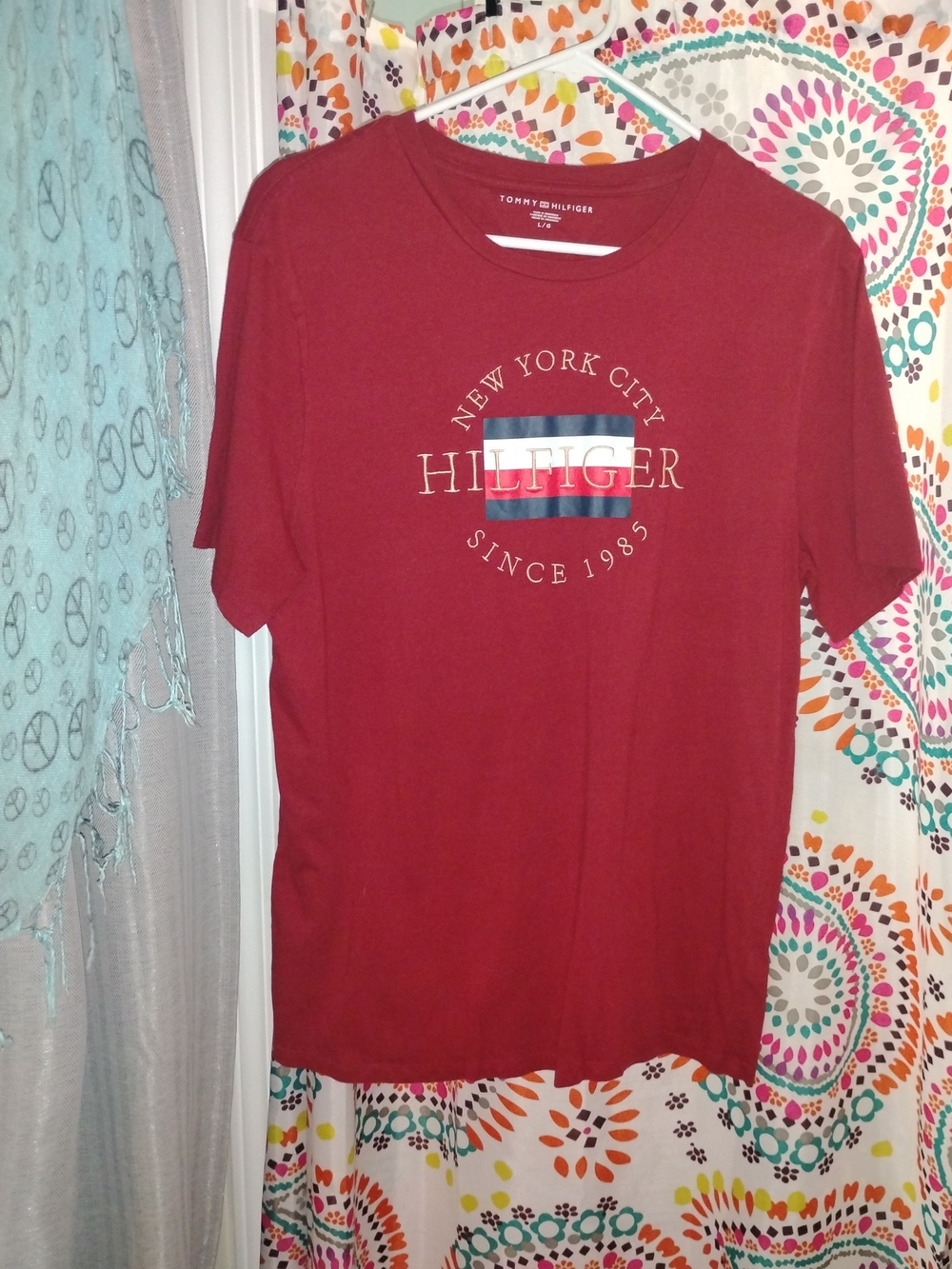 Tommy Hilfiger Men's Burgundy Logo Short Sleeve Tee